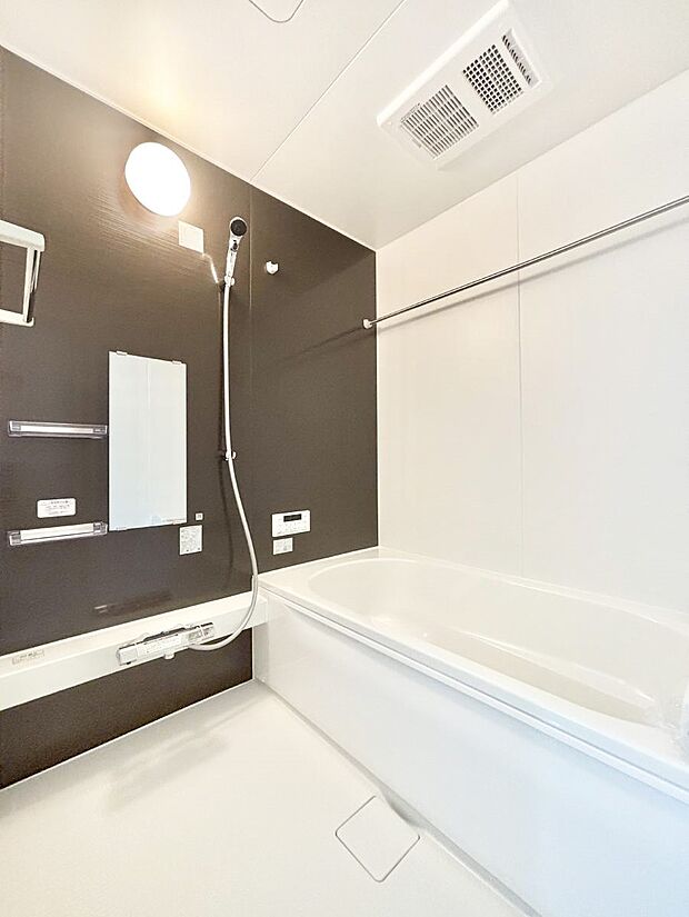 落ち着いた雰囲気でゆっくりお寛ぎいただけるバスルーム