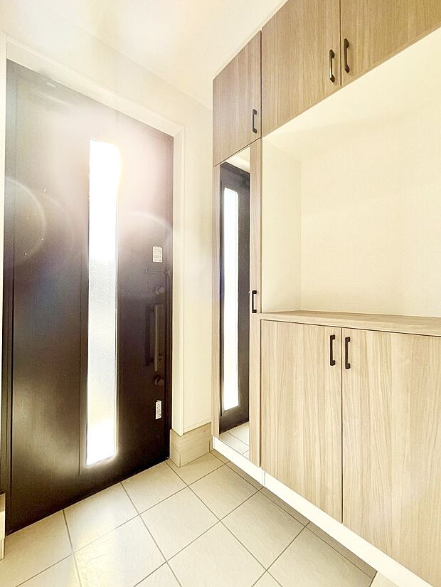 家族の帰宅やお客様をあたたかく迎える玄関