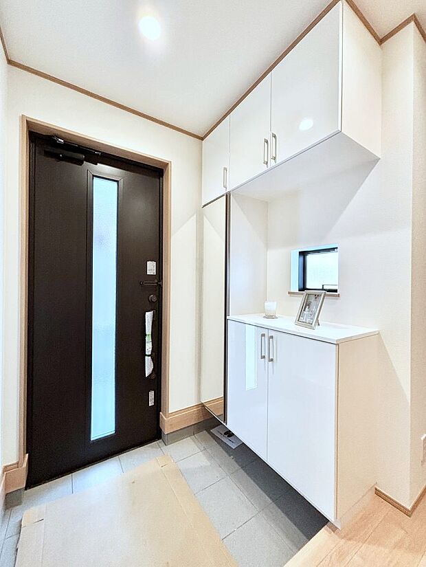 飾り棚を利用して、お越しいただくお客様をおもてなしできます。