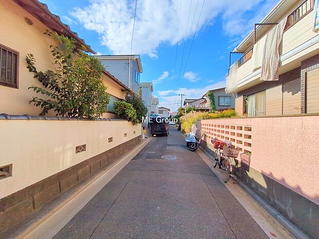 〜Exterior〜　前面道路：北 4m 公道　前面道路は閑静な住宅地をはしる車通りの少ない道路。駐車の出し入れもらくらくです！ご不明点・現地見学のご希望は、お気軽にお問い合わせください！