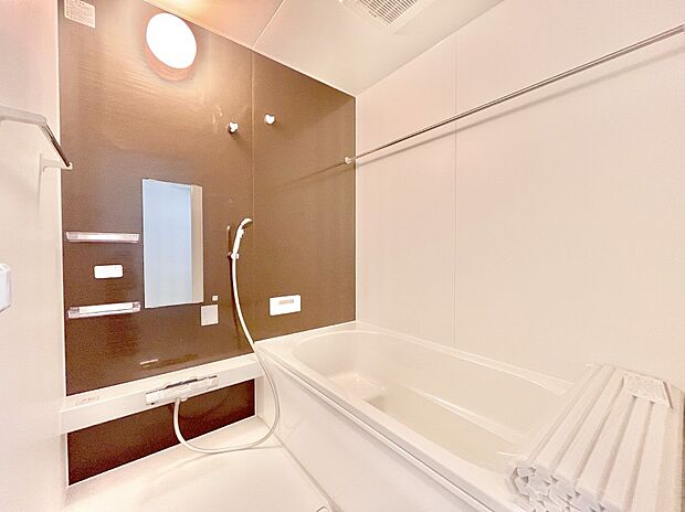 落ち着いた雰囲気でゆっくりお寛ぎいただけるバスルーム