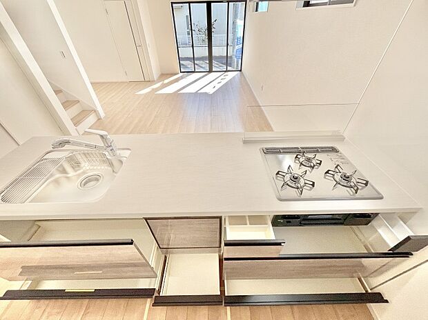 使いやすさを優先したスライド式収納タイプ！