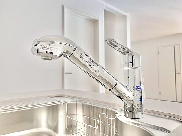 いつでも清潔なおいしいお水を。一つの水栓で水道水と浄水を使い分け。