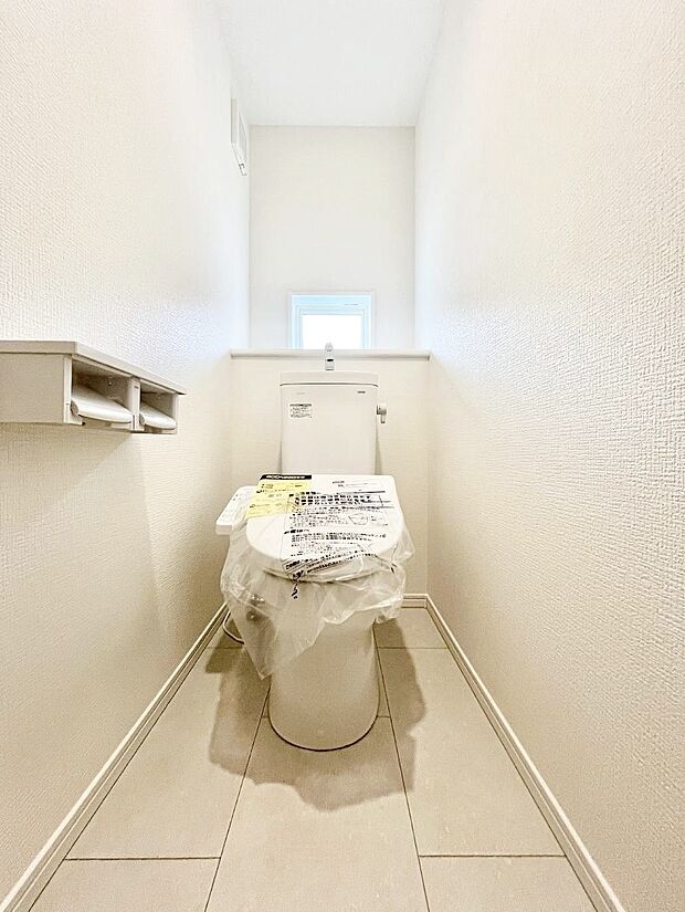 〜Toilet〜　綺麗・スッキリ・快適なウォシュレット付トイレでくつろげる空間です。1、2階共にトイレスペース！採光もあり明るく、快適空間となっております♪毎日使う場所だからこその配慮です！