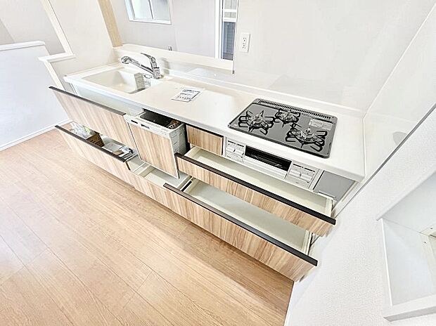 スライド式収納なので上からの出し入れが可能！腰をかがめずに楽々！ 