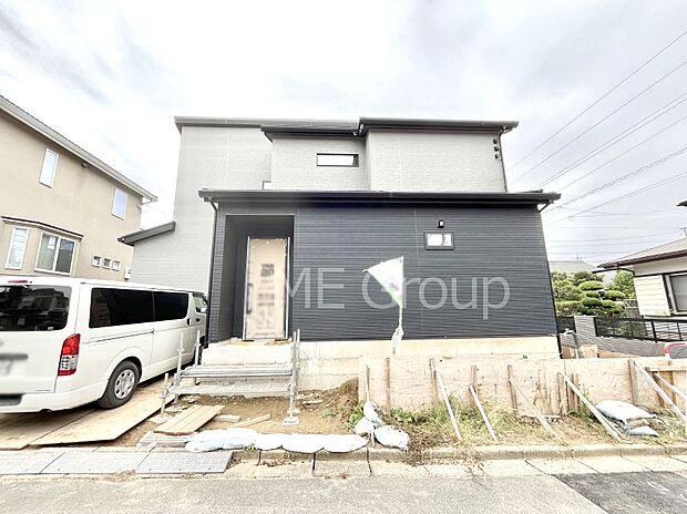 〜Exterior〜　閑静な住宅地で子育て家族にピッタリ。毎日のお散歩も快適な緑に恵まれたエリアで、自然に包まれた穏やかな暮らしを実現するための、ゆとりある住環境が整っています。