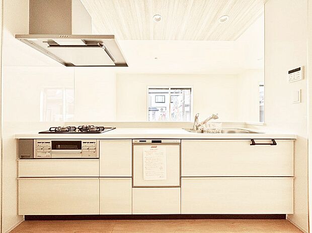 ◆1号棟◆〜Kitchen〜　広くて使いやすいキッチンなら家族でいっしょに料理をつくったり、後片付けも手間なくできちゃいます♪収納もたっぷりあるので、いつもすっきりと清潔な印象を保てます。