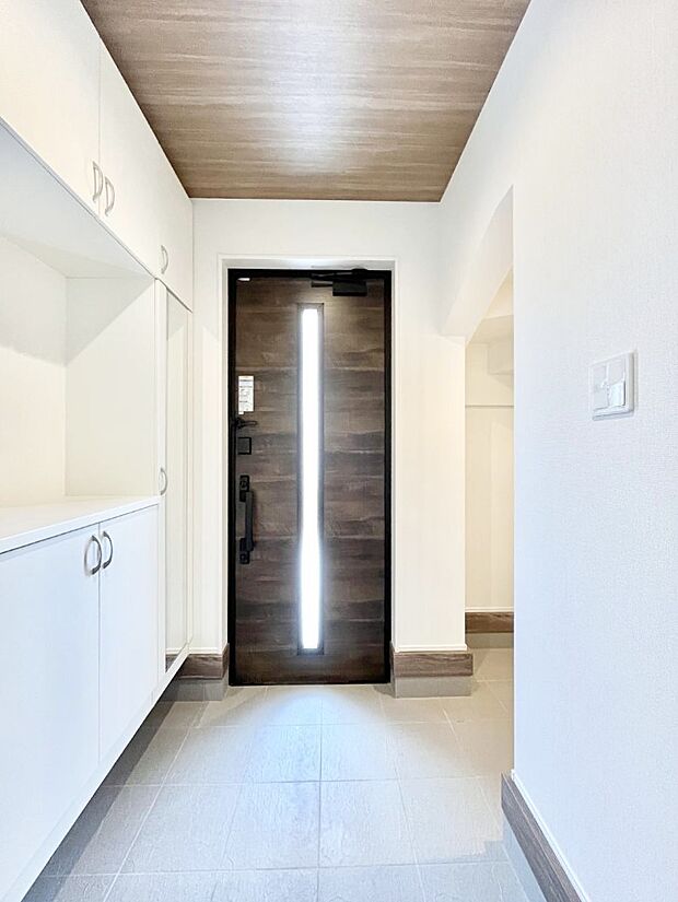 飾り棚を利用して、お越しいただくお客様をおもてなしできます。