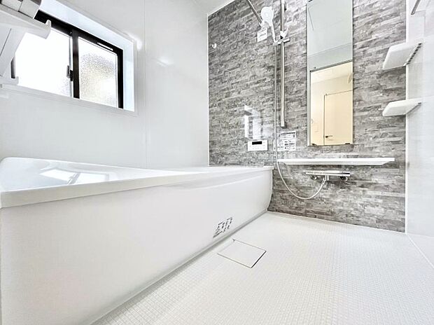 落ち着いた雰囲気でゆっくりお寛ぎいただけるバスルーム