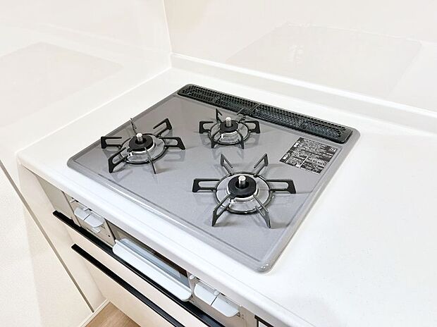 ガスコンロはSiセンサー搭載。火力調節や焦げ付き・消し忘れも防いでくれます。