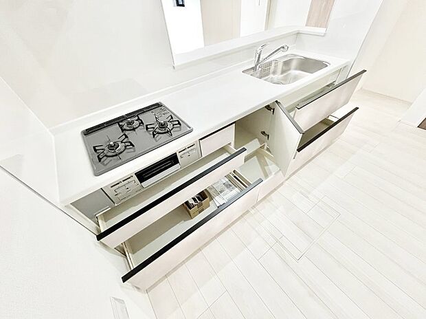 使いやすさを優先したスライド式収納タイプ！