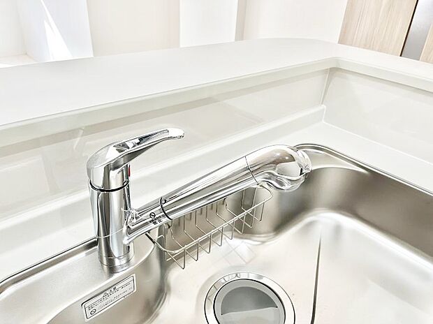 いつでも清潔なおいしいお水を。一つの水栓で水道水と浄水を使い分け。