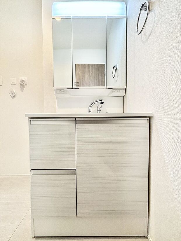 収納力と機能性に優れた洗面化粧台