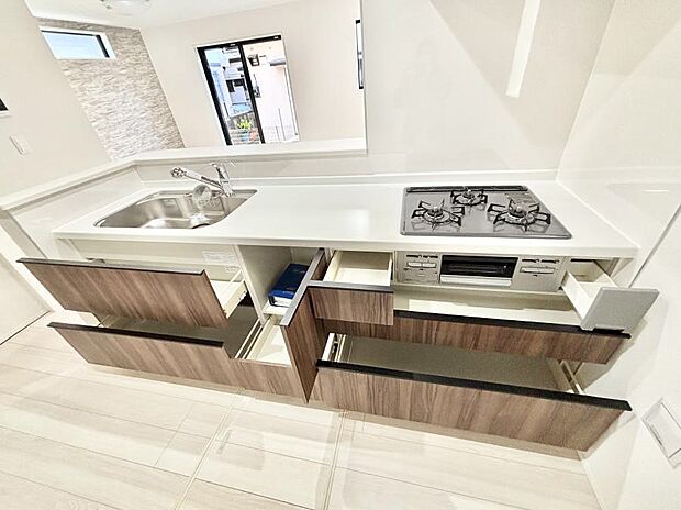 使いやすさを優先したスライド式収納タイプ!