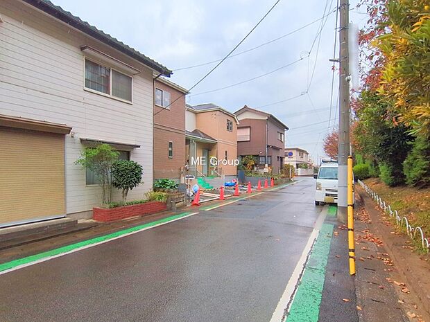 〜Exterior〜 前面道路:北 6.5m 公道 前面道路は閑静な住宅地をはしる車通りの少ない道路。駐車の出し入れもらくらくです!ご不明点・現地見学のご希望は、お気軽にお問い合わせください!