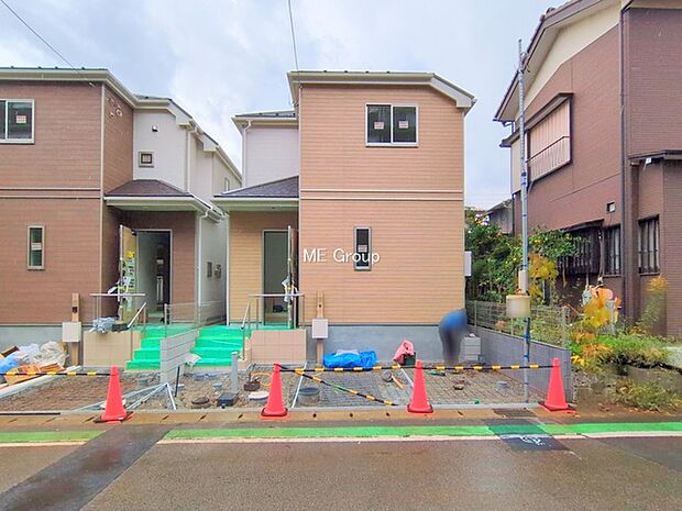 ◆A号棟◆〜Exterior〜　一戸建ての大きなメリットは、自分達の「土地」を「自由に」使える事です。ガーデニングやＤＩＹ，車やバイクの趣味など様々な用途で利用できます。