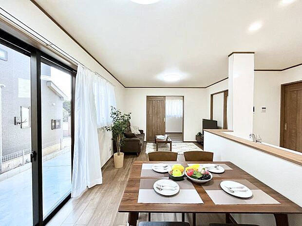 家族の笑顔が自然と生まれてくる、そんな雰囲気のダイニングに仕上がっています 