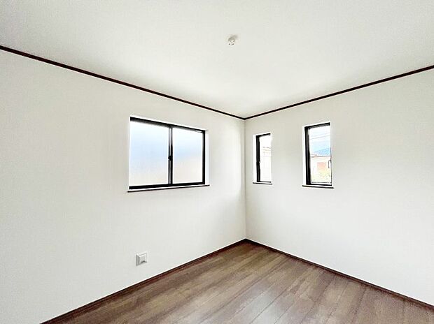 窓からのやさしい光が心地よいプライベートルーム