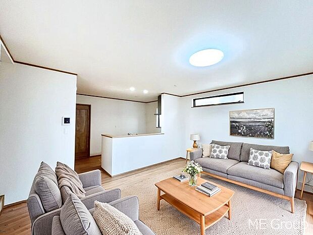 ご家族の賑やかな話し声で包まれる明るいリビング  ※家具はCGです