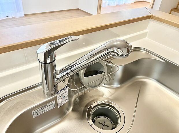 いつでも清潔なおいしいお水を。一つの水栓で水道水と浄水を使い分け。