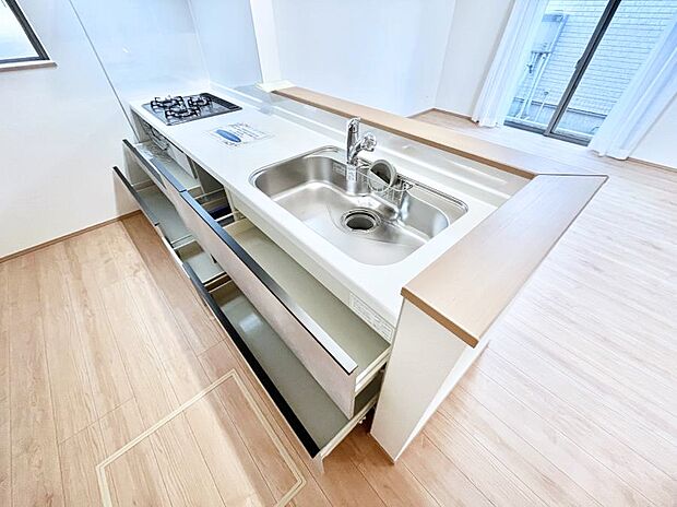 使いやすさを優先したスライド式収納タイプ!