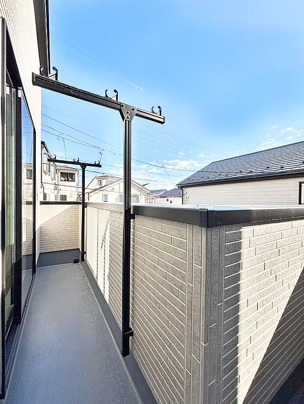 ゆったりバルコニーだから沢山お洗濯ものを干せます。