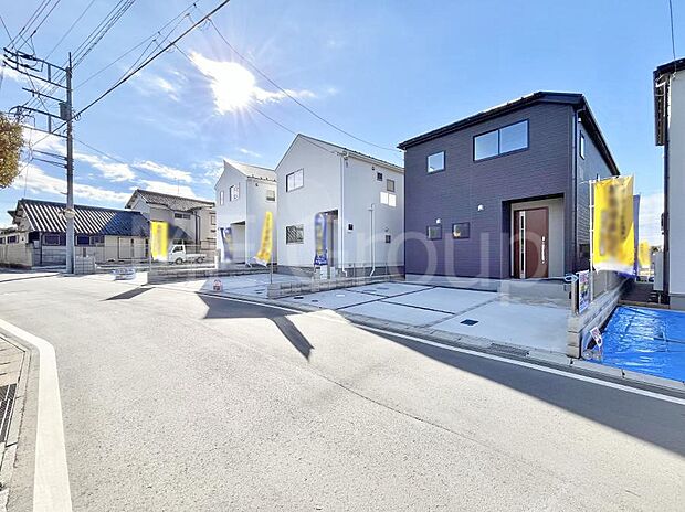 〜Exterior〜　前面道路は閑静な住宅地をはしる車通りの少ない道路。駐車の出し入れもらくらくです！ご不明点・現地見学のご希望は、お気軽にお問い合わせください！