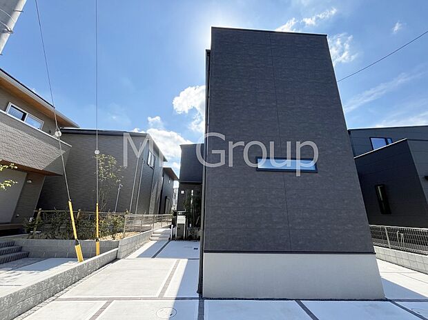 ◆NO.19◆〜Exterior〜　閑静な住宅地で子育て家族にピッタリ。毎日のお散歩も快適な緑に恵まれたエリアで、自然に包まれた穏やかな暮らしを実現するための、ゆとりある住環境が整っています。