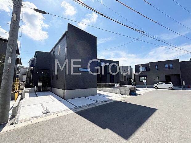 〜Exterior〜 前面道路： 北西 6m 公道　住宅地になっているので車量も少なく、静かな立地。子育て環境も良好♪♪周辺環境もあわせてご案内させて頂きます。お気軽にお問い合わせください。  