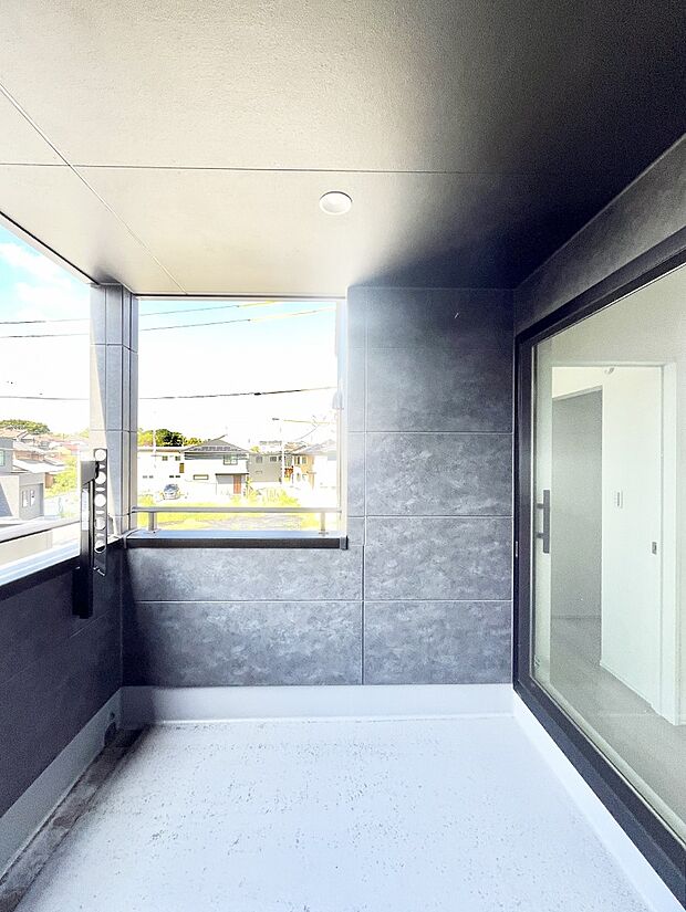 ◆NO.19◆〜Balcony〜　インナーバルコニーは洗濯物を干すスペースとして急な雨で洗濯物が濡れてしまうのを防いでくれます◎夏には周りを気にせずビニールプールが楽しめますね♪