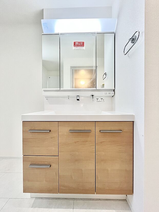 収納力と機能性に優れた洗面化粧台  