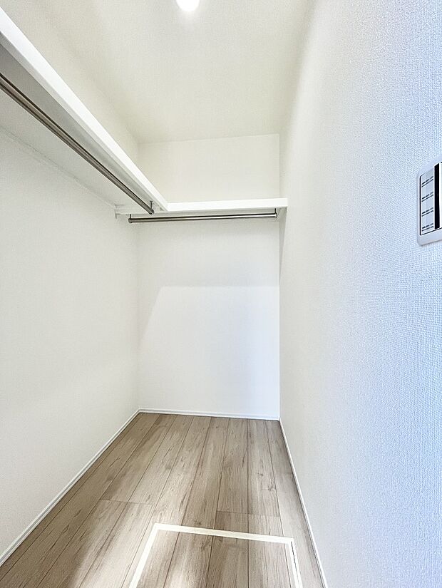 ウォークインクローゼットの活用で生活空間スッキリ  