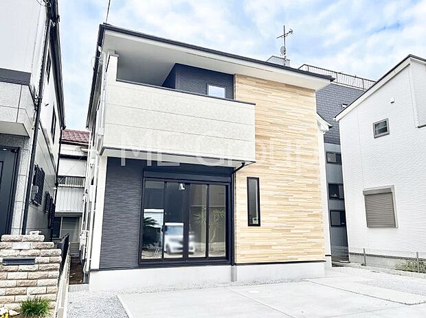 〜Exterior〜　一戸建ての大きなメリットは、自分達の「土地」を「自由に」使える事です。ガーデニングやＤＩＹ，車やバイクの趣味など様々な用途で利用できます。