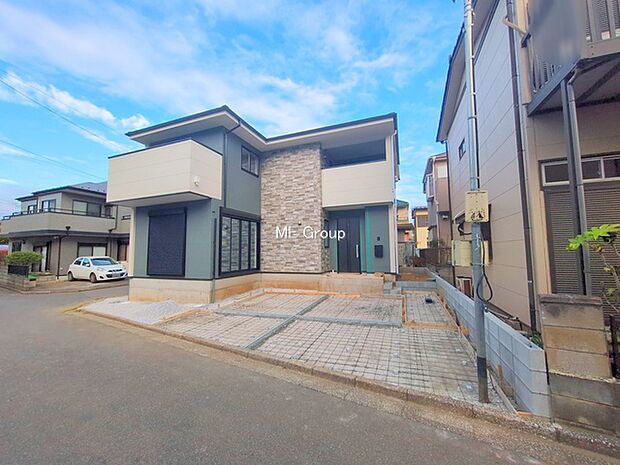 〜Exterior〜  一戸建ての大きなメリットは、自分達の「土地」を「自由に」使える事です。  ガーデニングやＤＩＹ，車やバイクの趣味など様々な用途で利用できます。