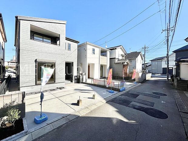 前面道路はきちんと整備されています  