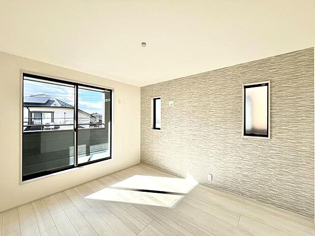 明るいバルコニーサイドに洋室を設置。目覚めの良い寝室に。 