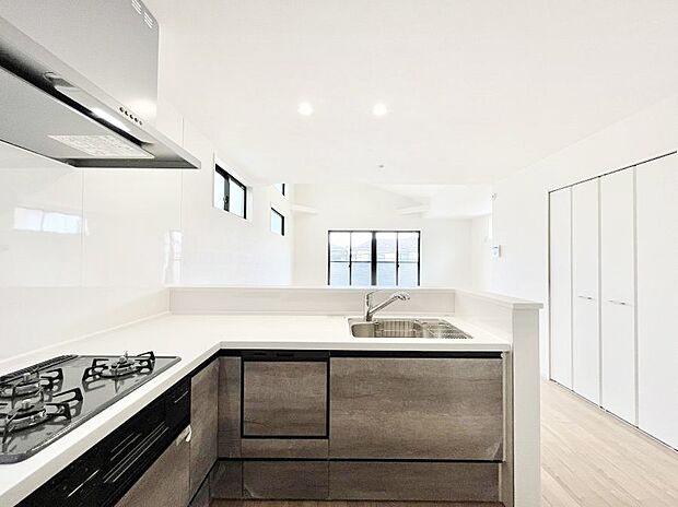 作業動線がスムーズなL字型キッチン