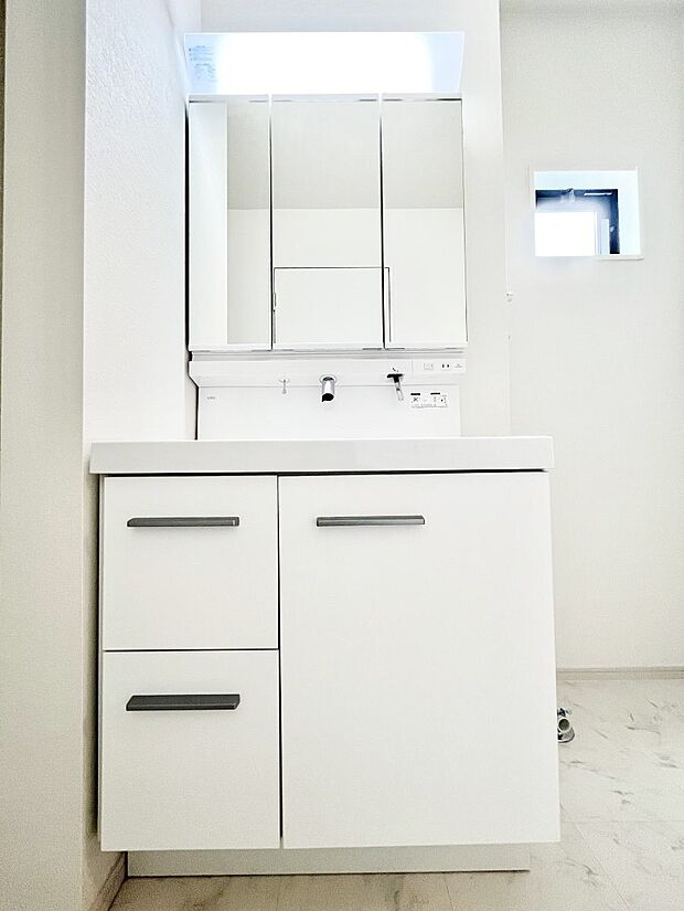 収納力と機能性に優れた洗面化粧台