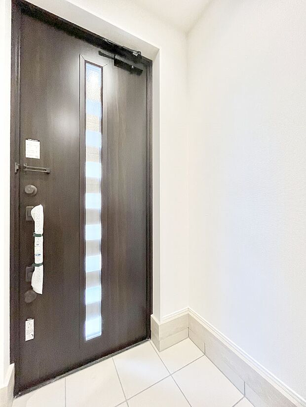 ◆14号棟◆〜Entrance〜 玄関は家の顔といわれますが我が家のセンスをさりげなく感じさせる魅力ある玄関造りも楽しみの一つ。帰宅する度に家族がほっとできる心地よい空間造りも大切ですね♪