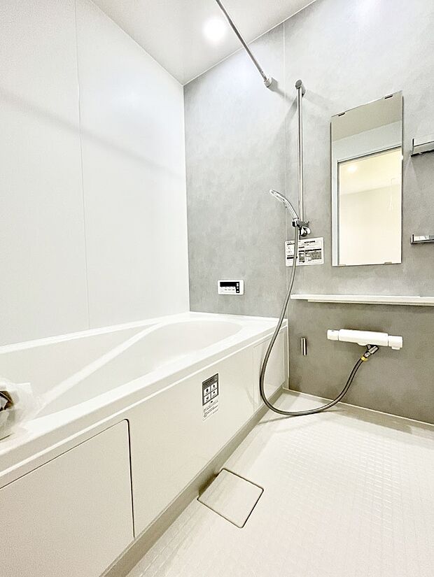 ◆14号棟◆〜Bath Room〜  広々とした雰囲気の良いバスルーム。  お子様と一緒にお風呂に入る楽しみ、思い出の一ページが刻まれる大切な瞬間。  日々の疲れをリフレッシュできそうです。