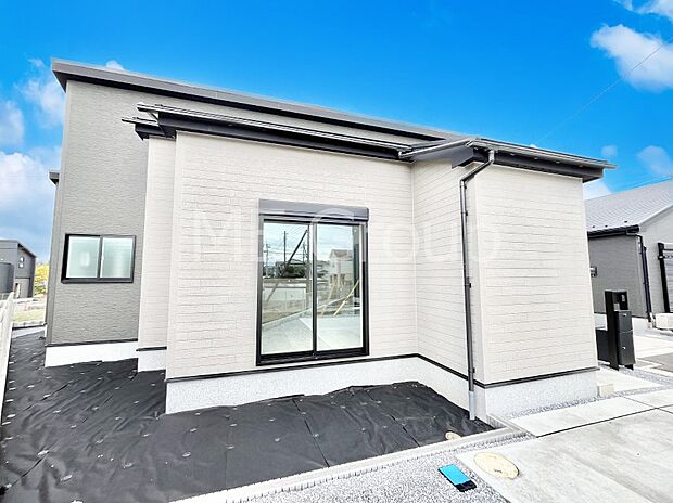 ◆14号棟◆〜Exterior〜 閑静な住宅地で子育て家族にピッタリ。 毎日のお散歩も快適な緑に恵まれたエリアで、自然に包まれた穏やかな暮らしを実現するための、ゆとりある住環境が整っています。