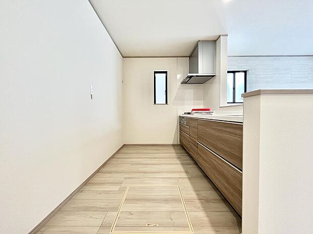 ◆B号棟◆〜Kitchen〜 会話が弾むリビング、料理が愉しくなるキッチン。家は、ただ生活する場ではなく、暮らしを愉しく、快適にする場所。笑顔の毎日、安らぎの日々のために、最新の設備・仕様を採用。