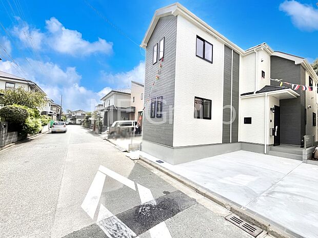 〜Exterior〜　前面道路：北東 6m 公道　前面道路は閑静な住宅地をはしる車通りの少ない道路。駐車の出し入れもらくらくです！ご不明点・現地見学のご希望は、お気軽にお問い合わせください！