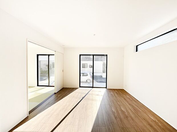 家族団らんの時間も増えそうなくつろぎのリビングダイニング。   