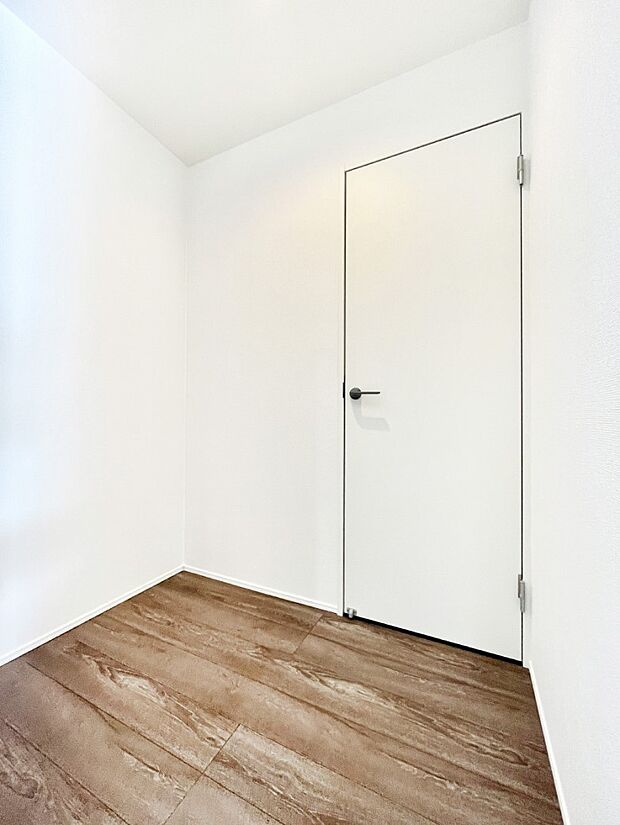 大容量の収納力が嬉しい！大型パントリーでキッチン周りもスッキリ！