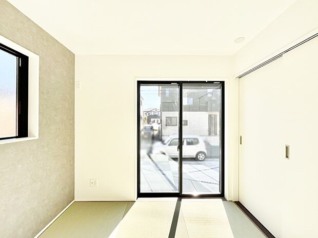 柔らかい畳の空間は、お子様の遊び場や来客時のおもてなしの場所として重宝します。 