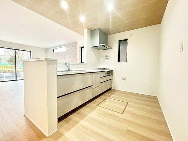 広々とした使い勝手の良いキッチンで日々のお料理も楽しくなりそう