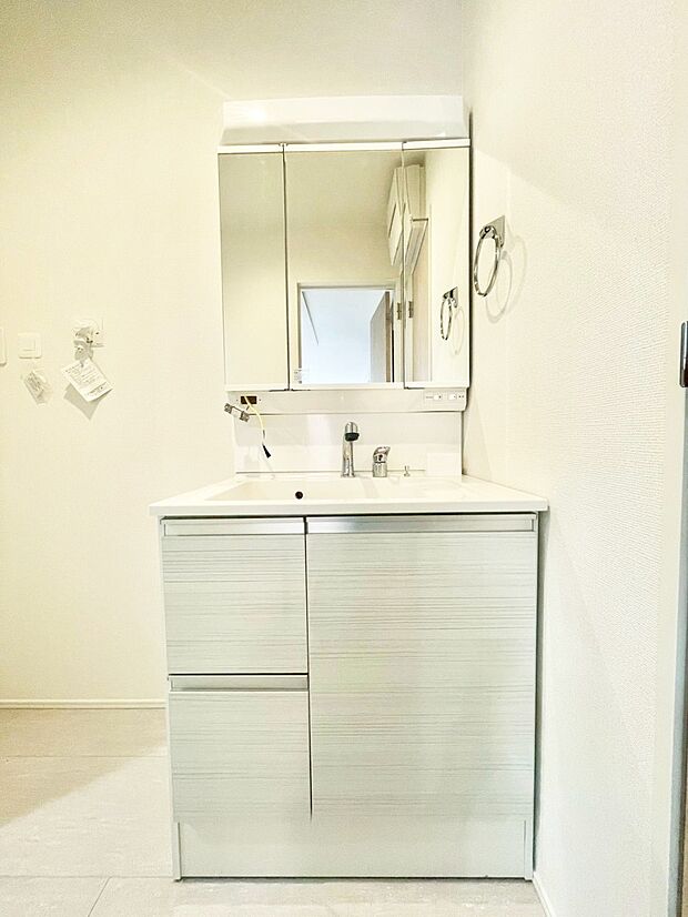 収納力と機能性に優れた洗面化粧台