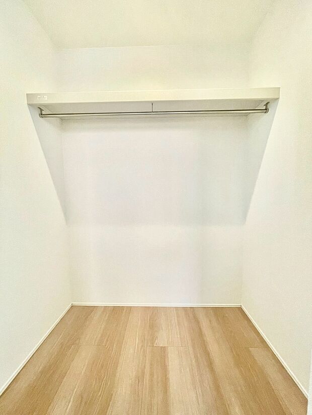 ウォークインクローゼットの活用で生活空間スッキリ