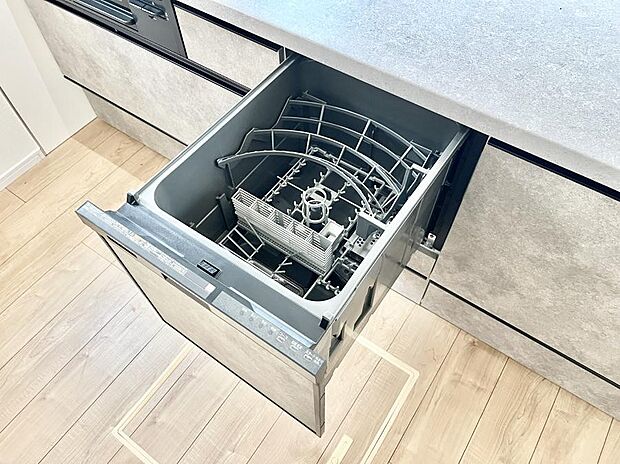 面倒なお片づけは食洗機にお任せ！家事の負担が減って、時間にも気持ちにもゆとりができます。